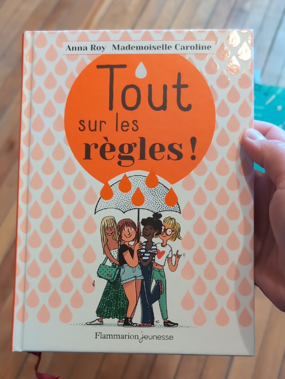 Tout sur les règles! by Flammarion jeunesse - Coral & White Cover